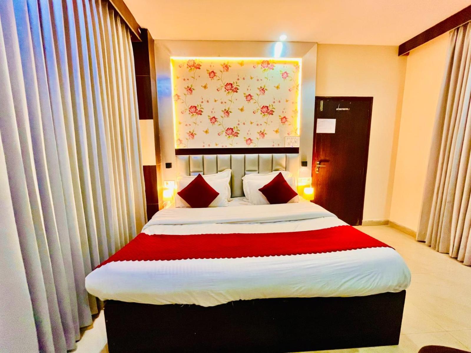 Hotel Ramawati Near Ganga Ghat Haridwār Exteriér fotografie